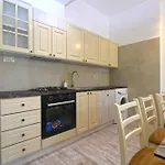 Mare 826 * Pula