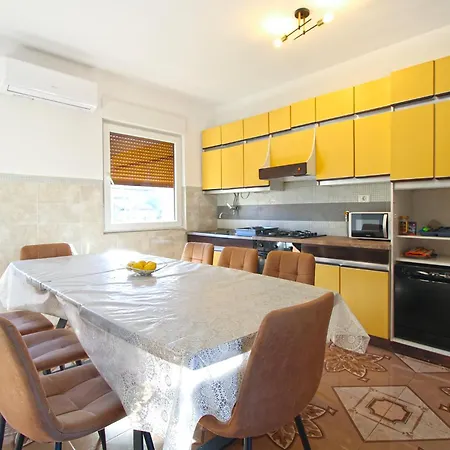 Apartment Mare 826 *