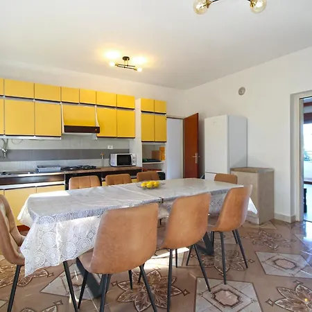 Mare 826 Apartment *