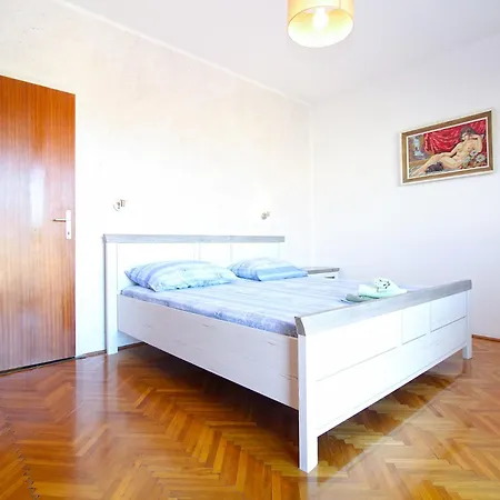 Mare 826